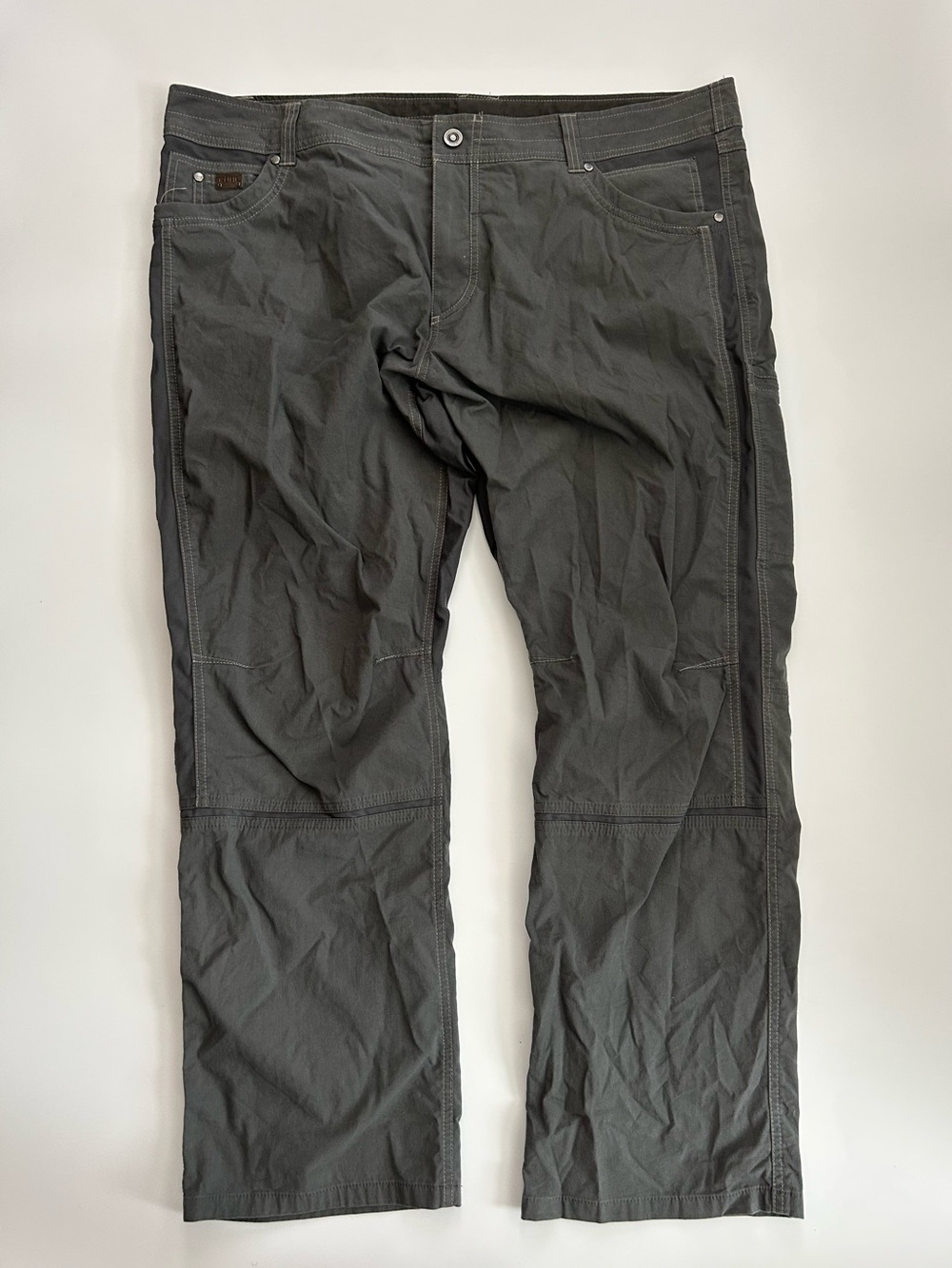 Kuhl Radikl Pants
Carbon Gray
Outdoor
Hiking
Camping
Gorpcore
42x30
Lightweight